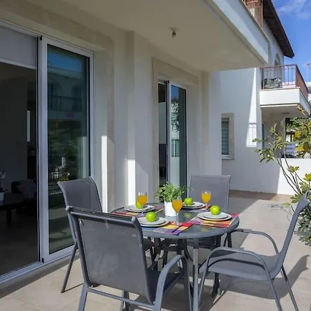 Ekaterina Heights 2 Bdrm *